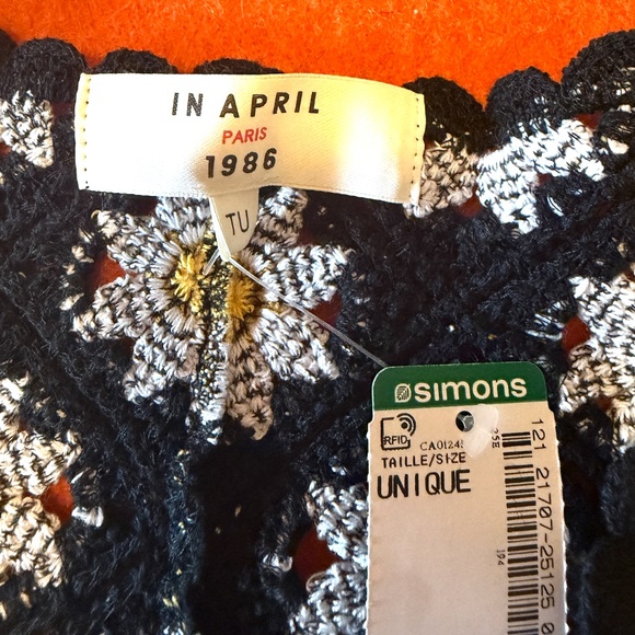 In april Paris 1986 (sold by Simons) daisies crochet vest NWT - Picture 6 of 9